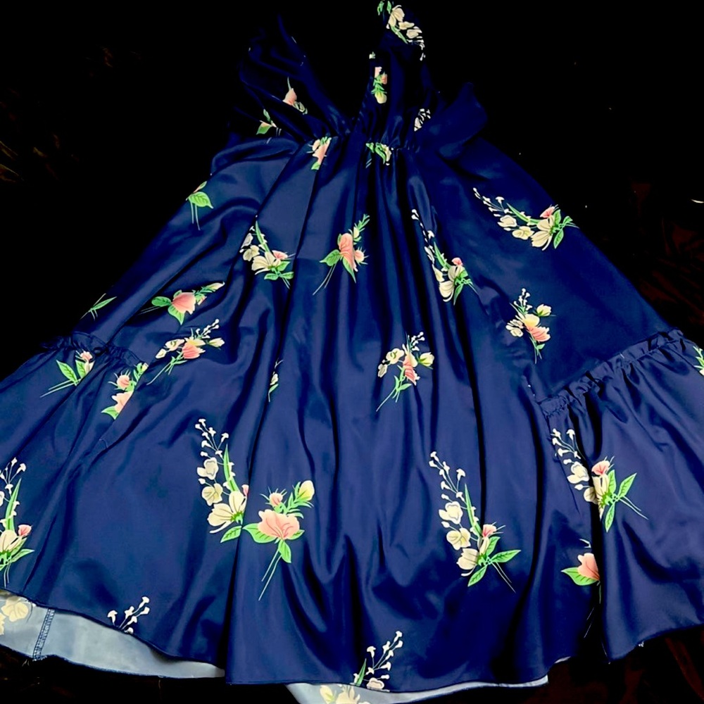 Deep v neck dress floral pattern New without tags